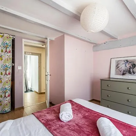 Au Coeur Du Village Holiday home *